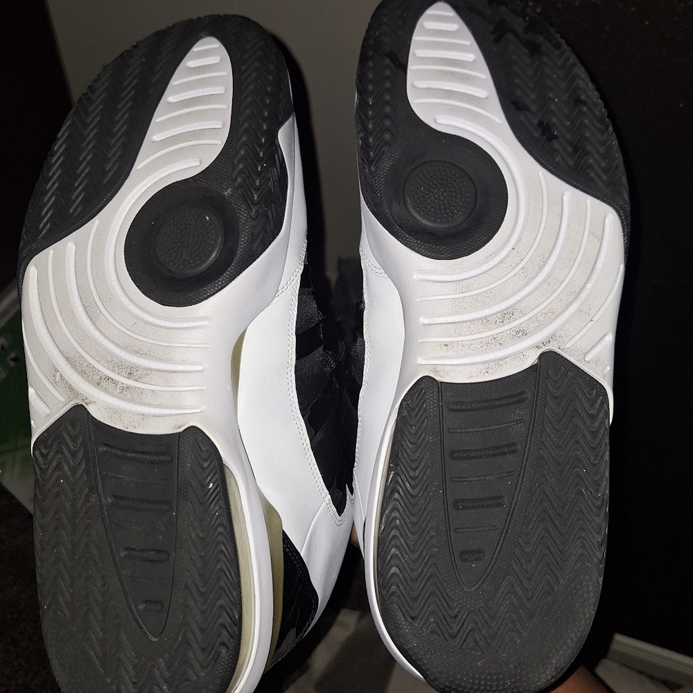 Tennis shoes - Picture 4 of 5